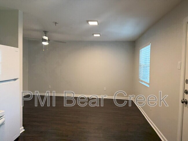 1824 Thonig Rd unit 4, Houston, TX 77055 - photo 4
