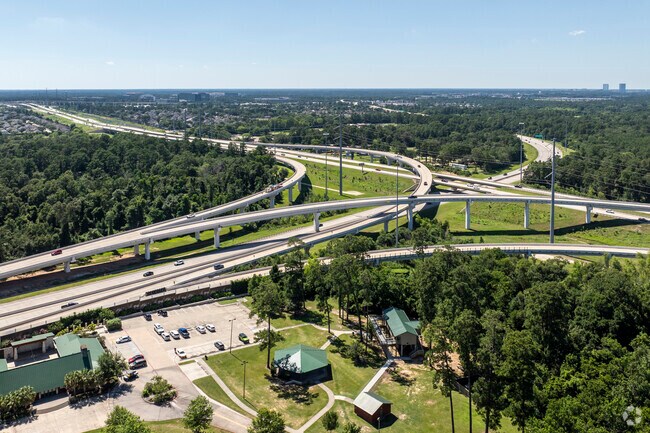 Old Town Spring residents have easy and close access the Hardy Tollway and Highway 99.