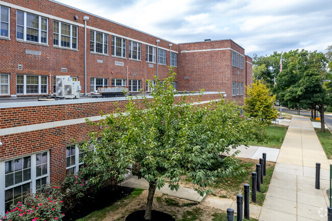 Students can attend Central Elementary School.