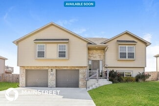 19118 Corbyn Ln, Smithville, MO 64089