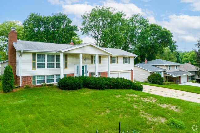 Leawood West features classic, Midwest, split-level homes in a wide array of aesthetics.