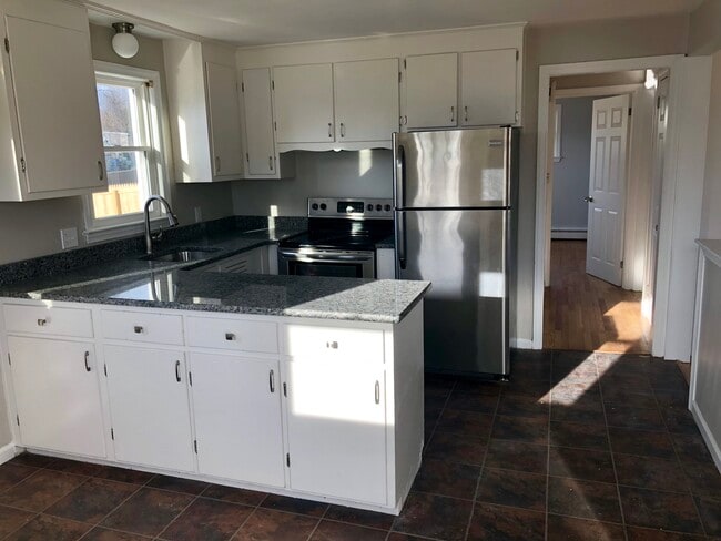 27 Campbell Dr, Agawam, MA 01001 - photo 6