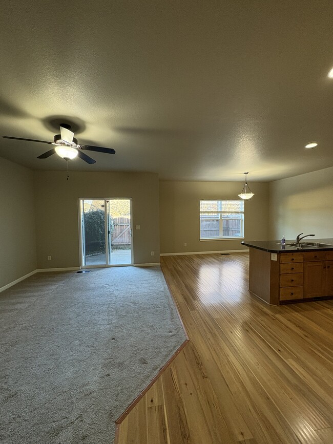 1926 NW Kale Way, McMinnville, OR 97128 - photo 6