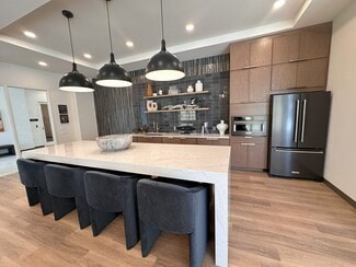 W233N2094 Ridgeview Pkwy, PEWAUKEE, WI 53186