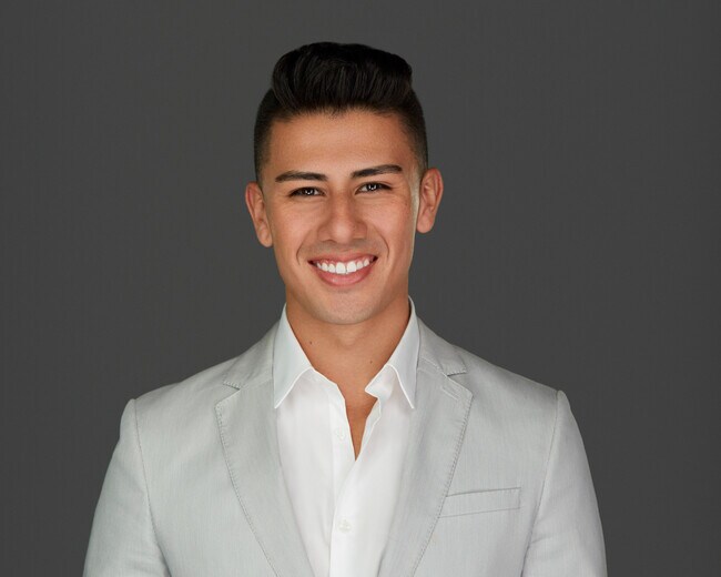 Agent Photo