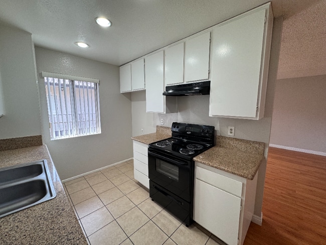 626 E Verdugo Ave unit T, Burbank, CA 91501 - photo 3