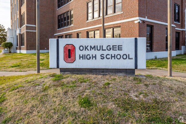 Okmulgee middle school is located in OK.