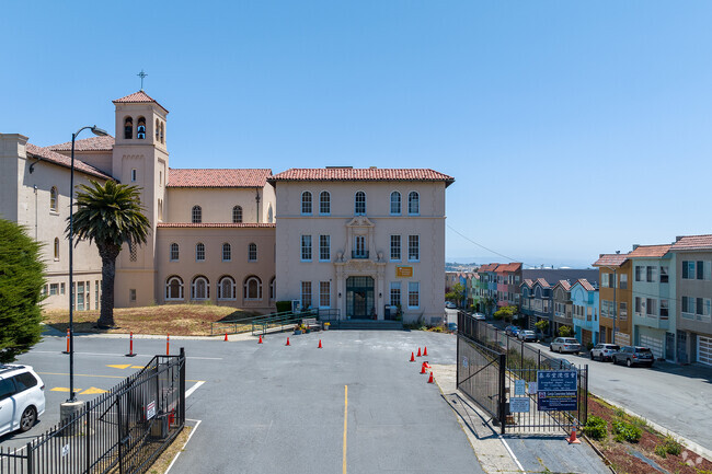Golden Bridges School in San Francisco is a Waldorf school.