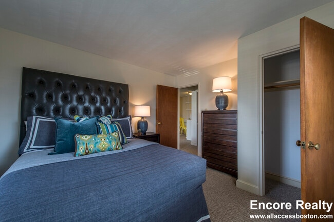 11 Allen St unit 8, Arlington, MA 02474 - photo 2