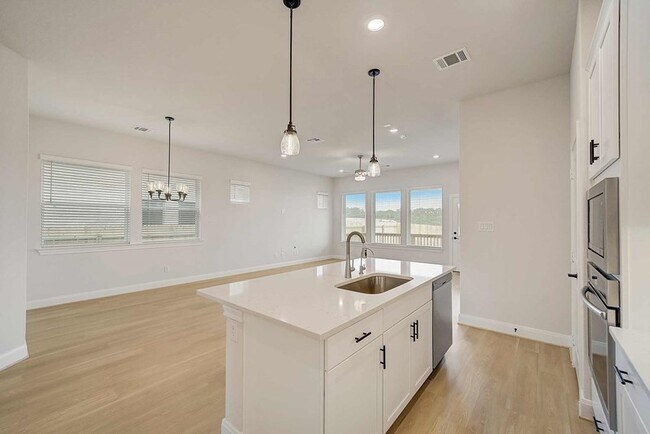 12375 Lost Petal unit 36452234, Schertz, TX 78154 - photo 5