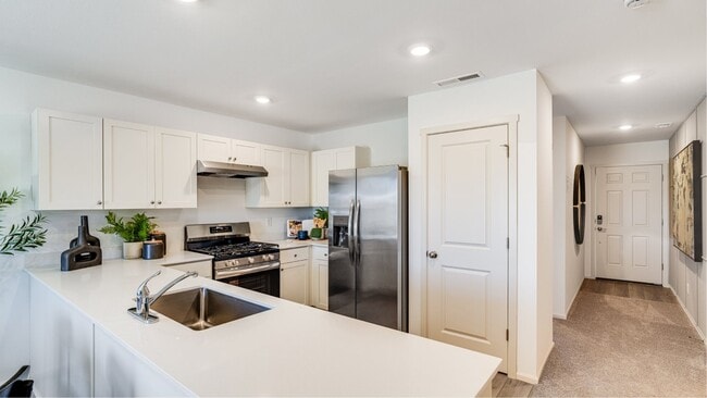 16675 Grey Pine St, La Pine, OR 97739 - photo 2