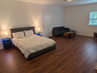 5700 Miles Rd Unit B, Atlanta, GA 30349