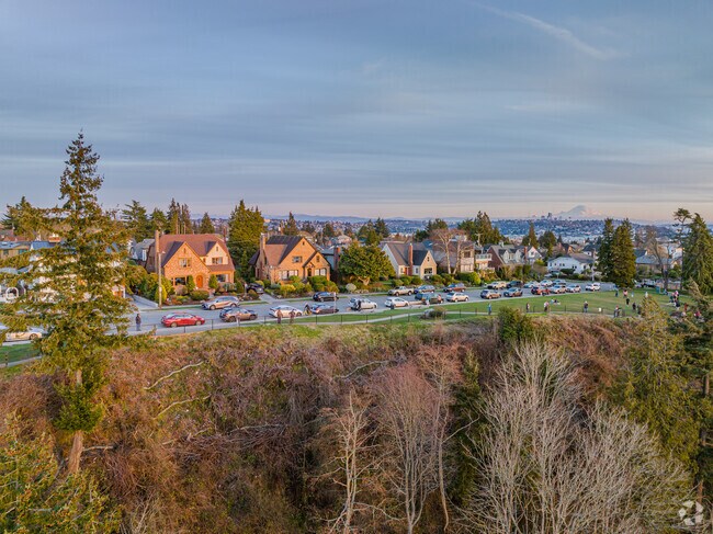 Sunset Hill Park is in walking distance for residents in Sunset Hill.