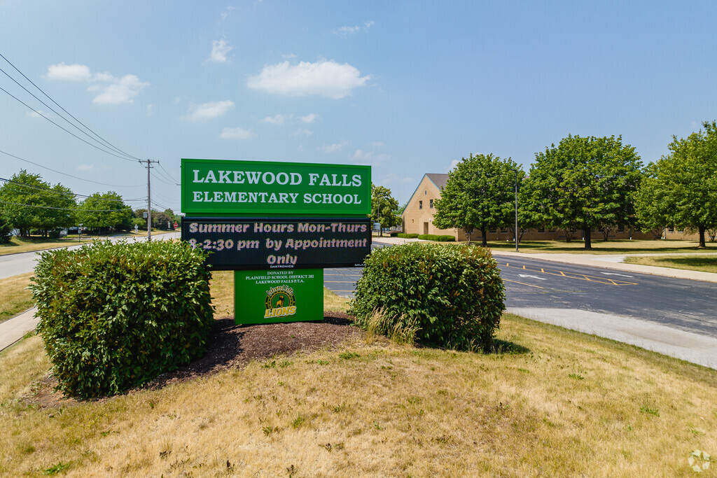 The mascot for Lakewood Falls Elementary School is a lion.