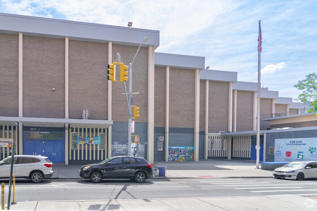 Frederick Douglas Academy III Secondary School provides education in Claremont.