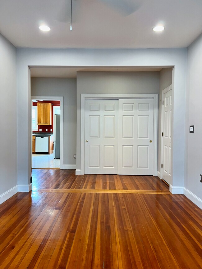 102 Salem St unit 2R, Malden, MA 02148 - photo 4