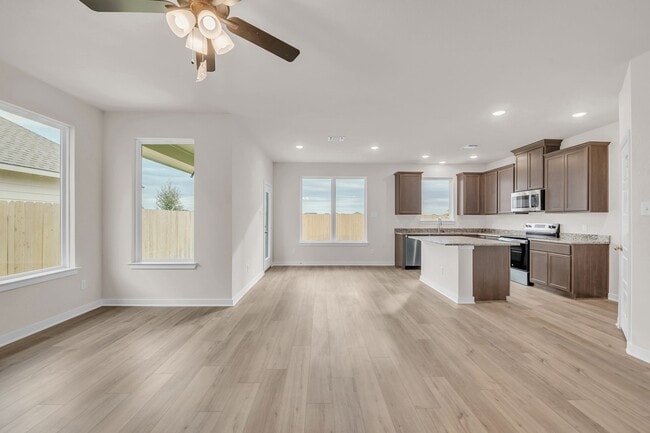 905 James Parker Cir, Killeen, TX 76542 - photo 3