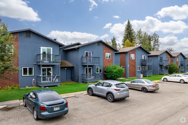 Condos provide affordable housing options in Aurora-Lemeta.