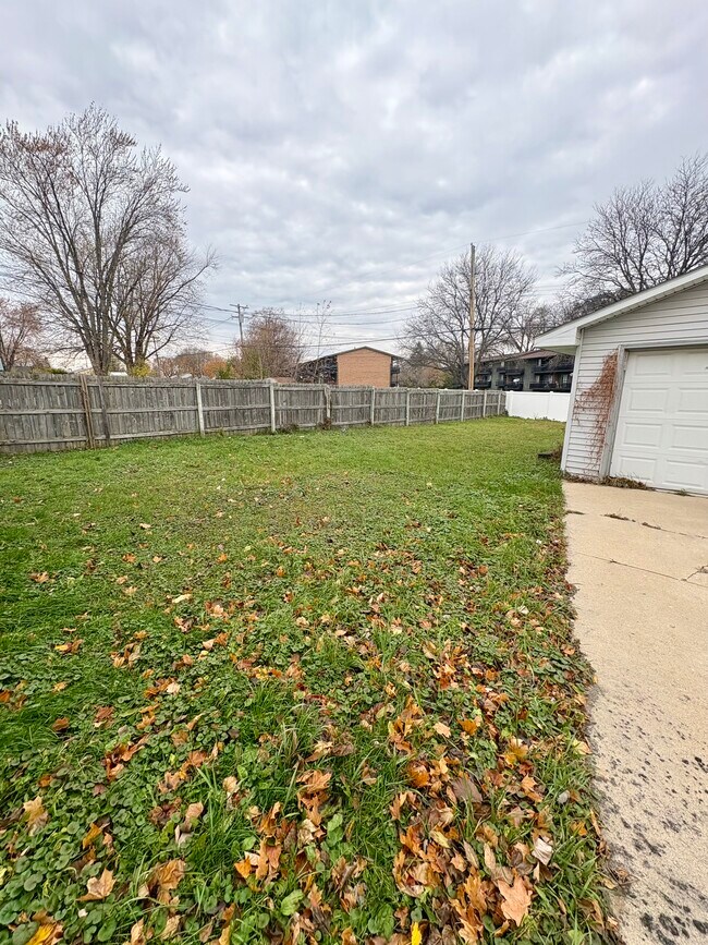 6336 W Euclid Ave unit Lower Unit, Milwaukee, WI 53219 - photo 7