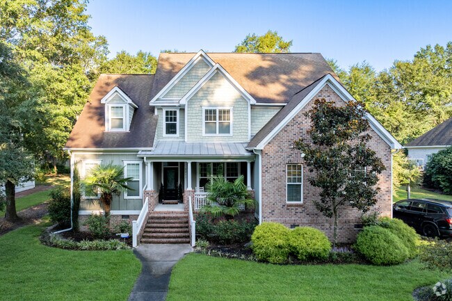 Larger newly built homes are also an option in Winter Park.