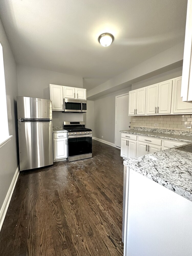 4454 N Sheridan Rd unit 2, Chicago, IL 60640 - photo 1