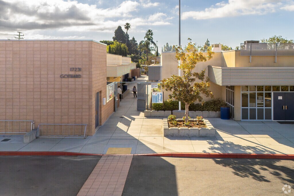 Coast High School is an innovative college prep school located in Huntington Beach.