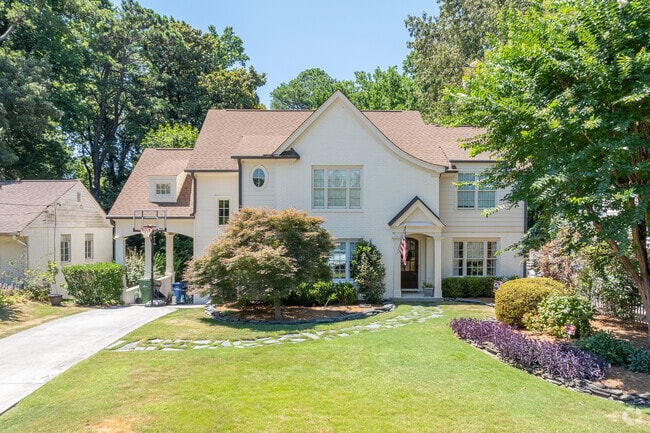 Lindbergh is home to many unique and large sized homes.