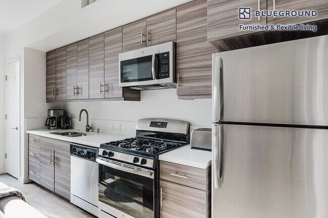 12035 Wilshire Blvd unit FL5-ID1293, Los Angeles, CA 90025 - photo 6