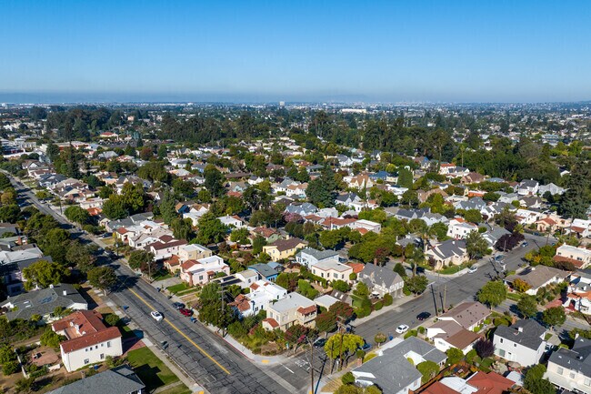 Estudillo Estates-Glen is situated in the western part of San Leandro.