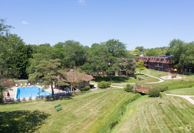 Fox Crest, Waukegan, IL 60085 - photo 5