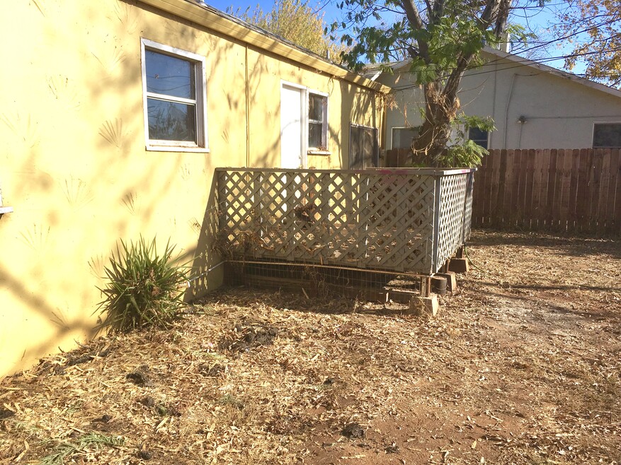 2127 B St, Oroville, CA 95966 - photo 1