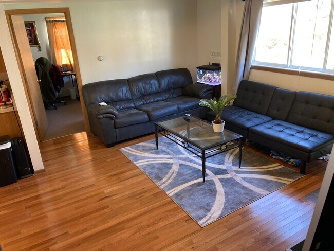 1104 W 20th St unit 1104, Cedar Falls, IA 50613 - photo 2