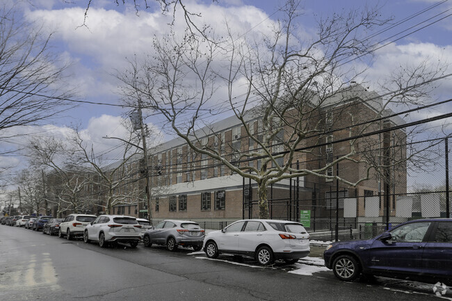 Bronx Delta School has a student teacher ratio of 10 to 1.