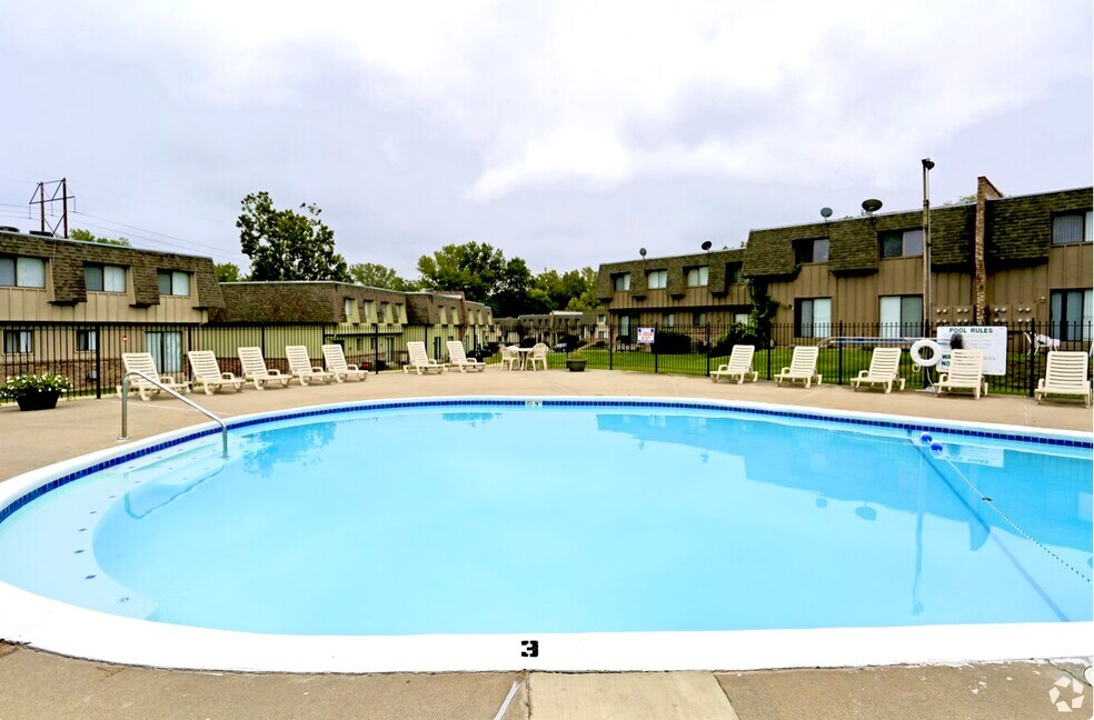 Knollwood Apartments 1601 NE Vivion Rd, Kansas City, MO