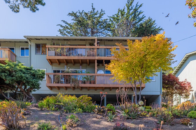 A single-bedroom condo with a deck will have an average cost of $450,000.