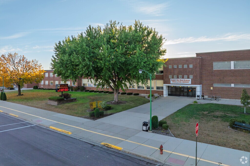 Sleepy Eye Public Schools prepare students for college and careers where rigorous academics and extracurricular programs support comprehensive secondary education in the community.