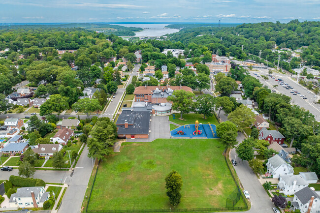 Roslyn Heights Elementary School is walkable for many students.