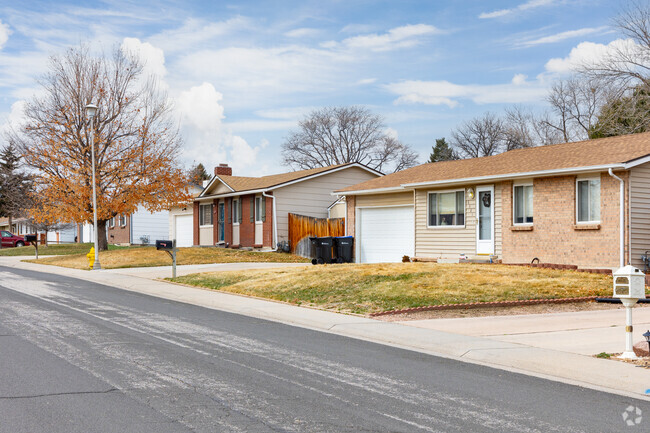 Rows of ranch homes sit on grassy lots in Highlands.