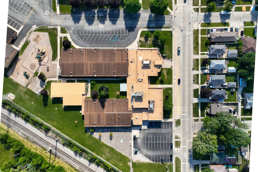 Bennie Elementary School is surrounded by trees and greenery.