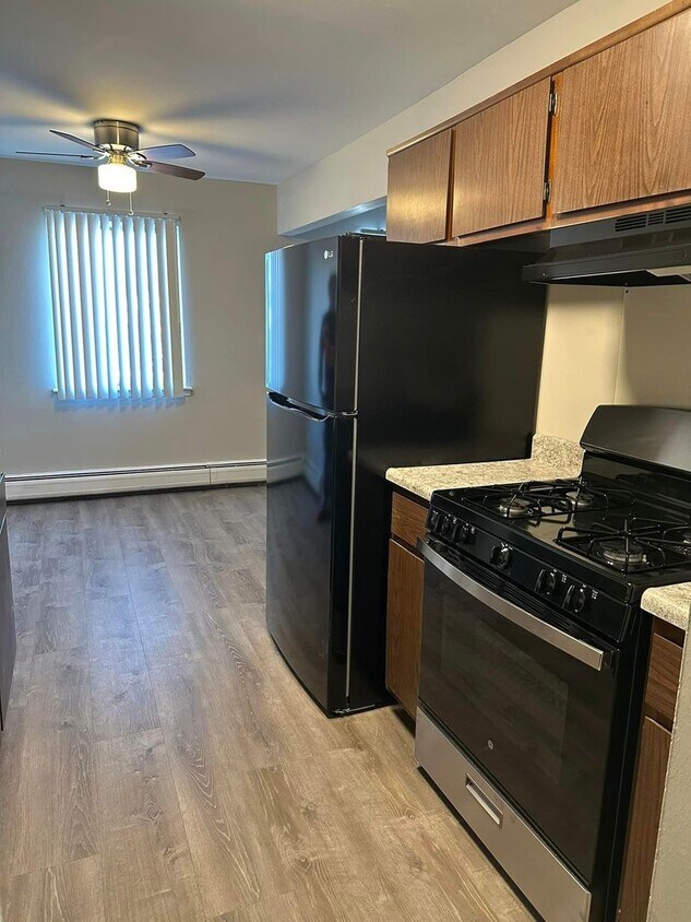 Warren Manor 21516 Dequindre Rd, Warren, MI