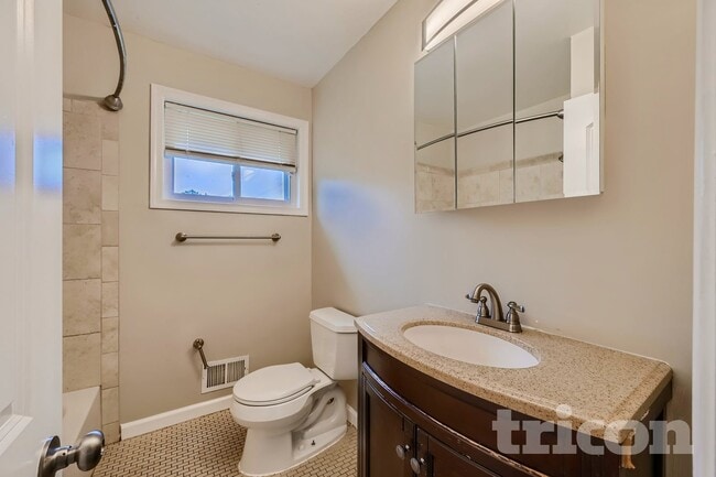 2012 Royal Garden Dr, Gwynn Oak, MD 21207 - photo 2