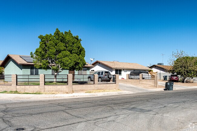 Having a shaded property in San Luis is definitely a luxury during the hot summer months.