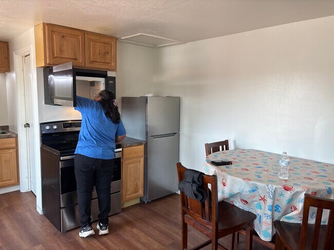 570 W Main St unit Green River Inn Apar, Green River, UT 84525 - photo 4