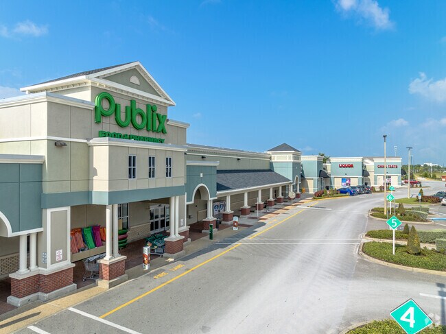 Publix at Ovation Shopping Center provides residents of Reunion with all their shopping needs.