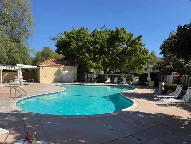 18123 Erik Ct unit Princessa Estates Co, Canyon Country, CA 91387 - photo 4