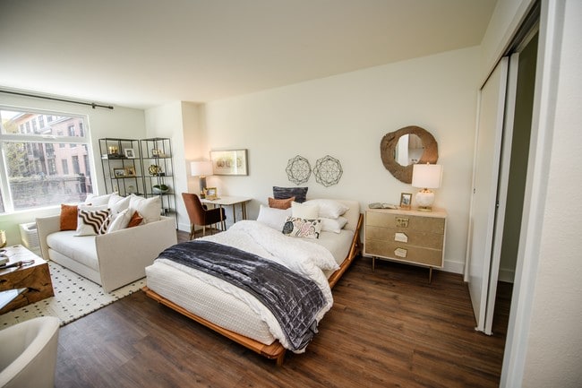 The George Besaw, Portland, OR 97210 - photo 4