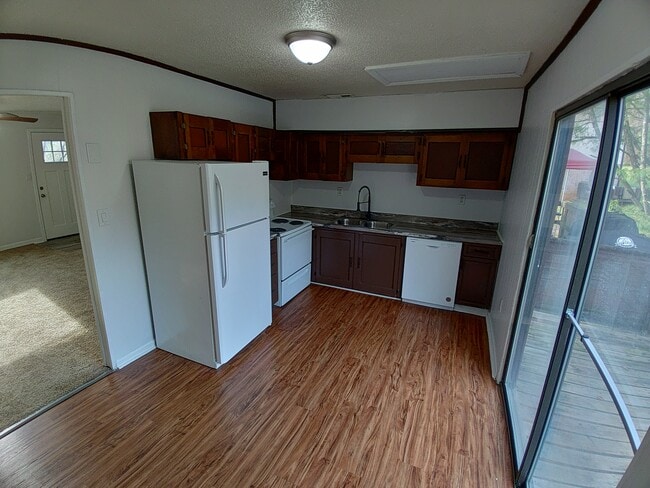 360 Sneed Hill Rd unit B3, Elizabethton, TN 37643 - photo 2