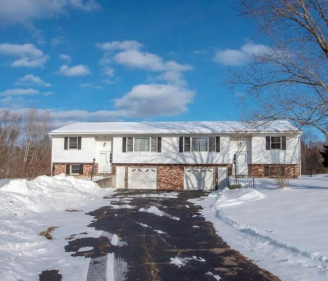 27 Ashdown Rd unit A, Ballston Lake, NY 12019 - photo 2