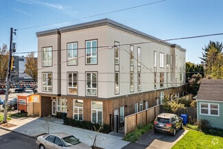 8130 SE Woodward St, Portland, OR 97206