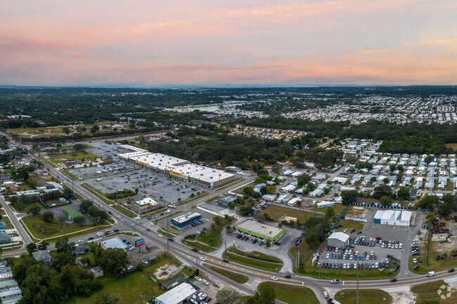 Oneco, an established neighborhood in SE Bradenton, offers convenient living at great prices.